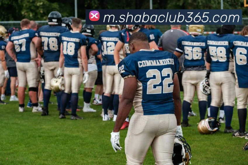 库里热身穿李宁巴特勒3代巴西配色球鞋与球衣完美搭配显清新风格